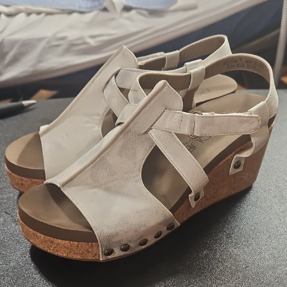 Corkys Women's Seltzer 7 Studded Wedge White Metallic 30-5400 New Boutique